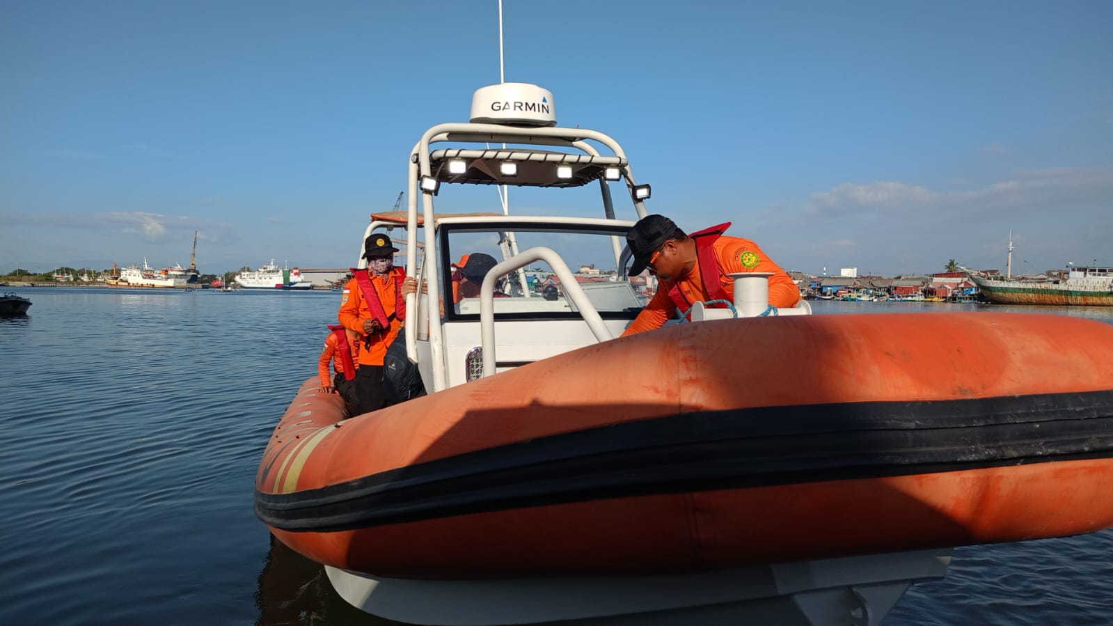 Kapal Jolloro Angkut Wisatawan Dari Pulau Sanrobengi Tenggelam Tim