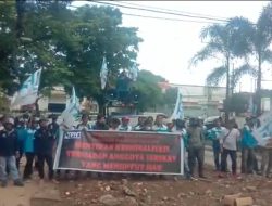 9 Orang SPN Jadi Tersangka, Aliansi Perjuangan Rakyat Makassar Unjuk Rasa di Mapolda Sulsel