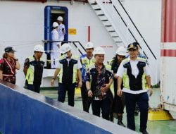 Staf Khusus Menhub Tinjau Kapal Tol Laut di Pelabuhan Makassar