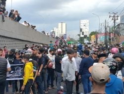 BREAKING NEWS: Hari Anti Korupsi, Jalan Perintis Menuju Urip Sumoharjo Macet 