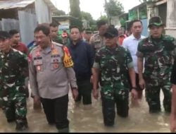 Kapolda Sulsel Serahkan 100 Paket Bantuan Sembako di Kecamatan Manggala