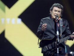 Gempar ! Rhoma Irama Menyanyikan Lagu Milik BTS