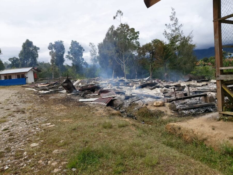KKB Papua Kembali Tebar Teror, Bakar Sekolah hingga Tembak Pesawat