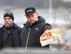 Politisi Denmark Bakar Alquran saat Demonstrasi Anti-Turki di Swedia