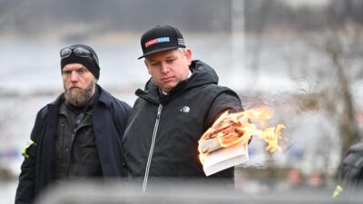 Politisi Denmark Bakar Alquran saat Demonstrasi Anti-Turki di Swedia
