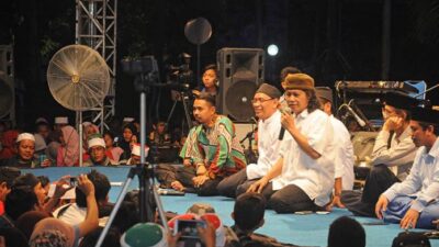 Sebut Jokowi Firaun, Cak Nun Mengaku ‘Kesambet’