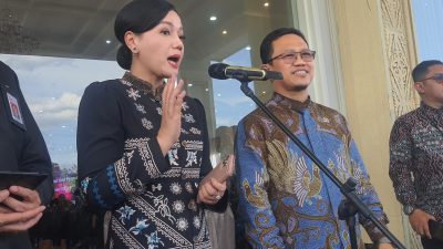 Anggota DPR RI Komisi XI Amir Uskara dan Kepala Eksekutif Pengawas Perilaku Pelaku Usaha Jasa Keuangan, Edukasi dan Perlindungan Konsumen OJK Friderica Widyasari Dewi saat memberikan keterangan pada media terkait UU P2SK. Foto : Mad/filalin.com