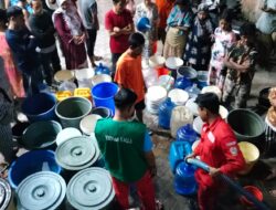 Tanggap Krisis Air, Yayasan Hadji Kalla Distribusi Air Bersih Kepada Warga Terdampak
