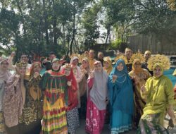 Warga Sekolah Islam Athirah Kompak Kenakan Baju Adat pada HUT ke-416 Kota Makassar