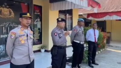 Lepas Anggotanya Ke Tempat Tugas Yang Baru, Kapolsek Bontonompo Polres Gowa Beri Cerdera Mata