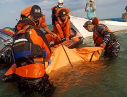 Tim SAR Evakuasi Nelayan Meninggal Di Tanakeke