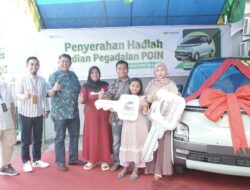 Menang Pegadaian POIN, Nasabah Pegadaian Kanwil Makassar  Terima Hadiah 1 Unit Mobil