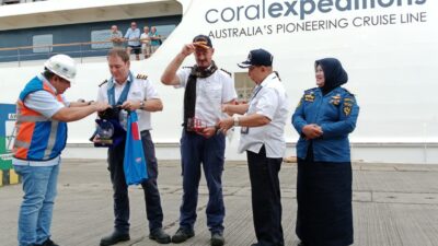 Pelindo Jasa Maritim Sandarkan MS Coral Geographer di Pelabuhan Makassar