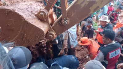 Tim SAR Kembali Temukan Korban Tertimbun Longsor Toraja Utara