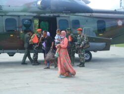 Carakal H-225M TNI AU Tembus Dari Terisolir, Salurkan Bantuan Korban Banjir Luwu