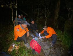 Tim SAR Evakuasi Pendaki Di Gunung Lompobattang