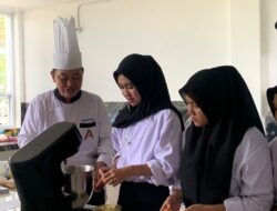 Ciptakan Produk Europa Cakes, Poltekbos Kolaborasi dengan Chef Profesional