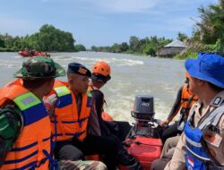 Tim SAR Gabungan Cari Nelayan Terjatuh Di Sungai Walanae