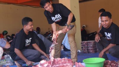 Sembelih Ratusan Ekor Sapi dan Kambing, PKS Sulsel Bagikan 10000 Paket Kurban se Sulawesi Selatan