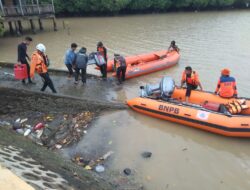 Basarnas Cari ABK KMN Cahaya Madinah yang Terjatuh di Muara Sungai Tangka Sinjai