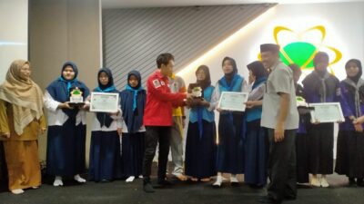 Workshop dan Lomba Palang Merah Remaja Tingkat SMP di SMA Islam Athirah 1 Makassar