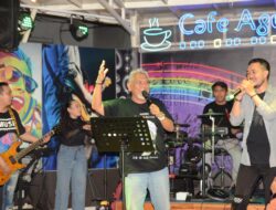 Keseruan Ulang Tahun Amri Arsyid Bareng Pengunjung Cafe