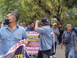 Ribuan Pegawai TPOP Geruduk Kantor Dinas PSDA Sulsel