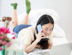 Suka Nelpon Orang Tua Di Kampung, Anak Mahasiswa Ini Pilih Tri
