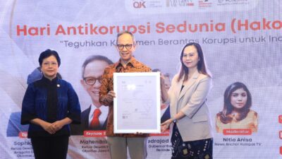 KOMITMEN OJK TEGAKKAN INTEGRITAS DAN BERANTAS KORUPSI UNTUK INDONESIA MAJU
