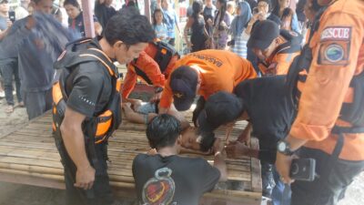 Remaja Tenggelam di Pantai Lumpur Parepare, Berhasil Diselamatkan oleh Tim SAR Siaga Nataru