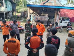 Tim SAR Evakuasi Nelayan Yang Terjatuh Dari Sampan