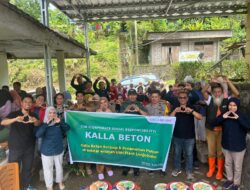 Kalla Beton Berbagi Bibit Pohon dan Sembako ke Warga Lonjoboko