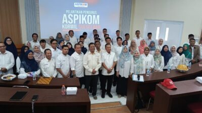 Ketua Aspikom Pusat Dr.S.Bekti Lantik Pengurus Aspikom Sulselbar