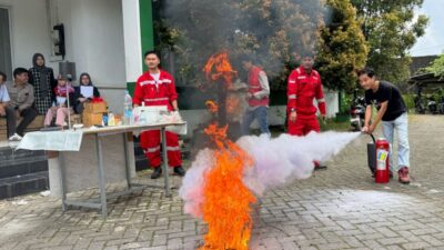Peringati Bulan K3 Nasional, Pertamina Patra Niaga Regional Sulawesi Gelar Sosialisasi Penggunaan APAR di Kampus ITEKES Tri Tunas Nasional Makassar