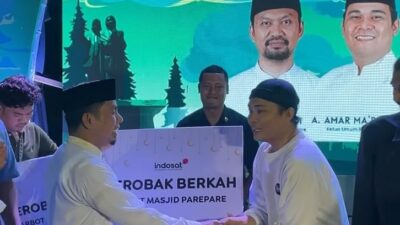 Bantu Kemandirian Ekonomi Indosat Berbagi Gerobak untuk Marbot di Parepare