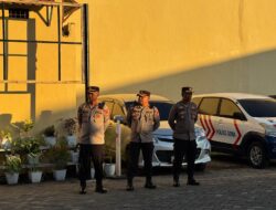 Kapolres Gowa Tekankan Tugas Humanis saat Apel Strong Point, Serahkan Peluit ke Personel