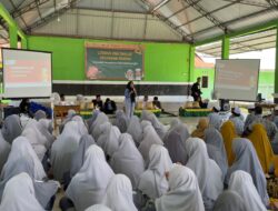 Santri dan Perangkat Desa di Bantaeng Dapat Edukasi Keuangan dari OJK