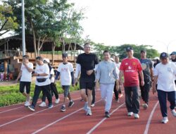 Kapolres Gowa Silaturahmi dengan Komunitas Pejalan Kaki Sambil Olahraga Pagi dan Ngopi Bareng