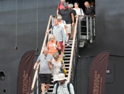 Kapal Pesiar MS Scenic Eclipse II Kembali Kunjungi Pelabuhan Makassar, Bawa 161 Wisatawan