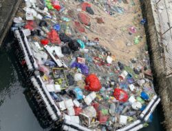 Pertamina Patra Niaga Sulawesi Wujudkan Lingkungan Bersih Lewat Trash Barrier Sungai Pasar Lakessi