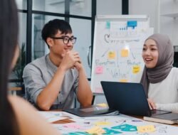 Makin Mudah Jadi Affiliator, Sri Wahyuni Manfaatkan AI IM3 untuk Bikin Konten Jualan Online
