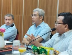 Guru Besar Ekonomi Syariah UNAIR Paparkan Potensi Besar Ekonomi Islam Global dalam Knowledge Sharing OJK Sulselbar