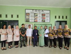 KIE Obat dan Makanan kepada anggota Persit Kartika Chandra Kirana Batalyon Yonif 432/WSJ