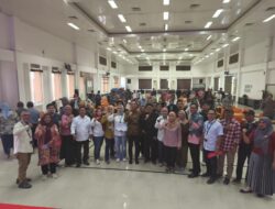 Kabid Koperasi Dr.Harryman Herdianto Mewakili Walikota Tutup Diklat Peningkatan Kompetensi SDM Pengurus KKMP Kota Makassar