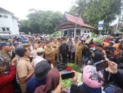Turun Langsung Temui Pendemo, Appi: Silakan Berdagang, Tapi Bukan di Tempat Terlarang