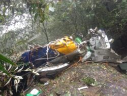 Tim SAR Gabungan Temukan Barang-Barang Milik Korban dan Bagian Dari Pesawat di Lokasi Jatuhnya ATR 42-500