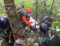 Evakuasi Korban Pertama dari Kedalaman Jurang, Tim SAR Bertahan 30 Jam di Medan Ekstrem