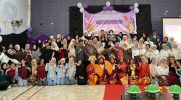 Dekan FKM UIT Lantik Pengurus Himaprodi S1 Kesmas FKM UIT Periode 2026/2027 dan Inaugurasi Mahasiswa Baru 2025