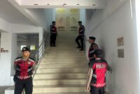 Personil polres gowa tampak berjaga di salahsatu gereja yang ada di gowa, Kamis (1/3/2026). Foto : Dok Humas