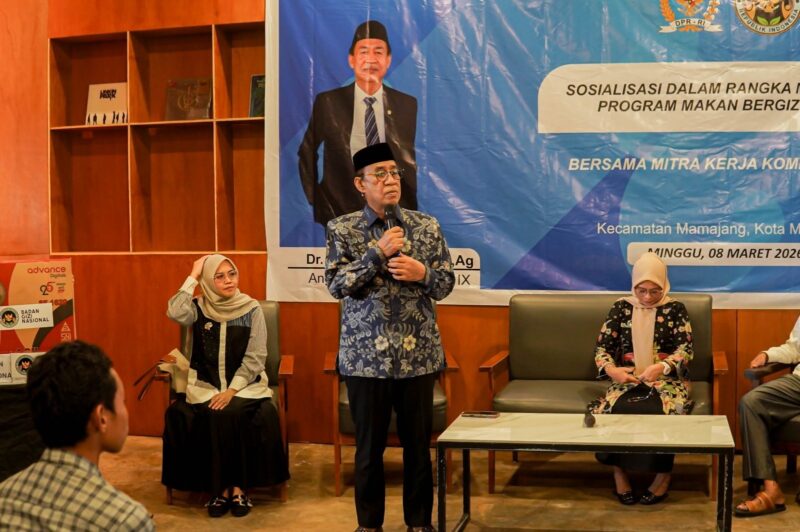 CAPTION : Anggota DPR RI Ashabul Kahfi Lakukan sosialisasi program MGB di Makassar. 